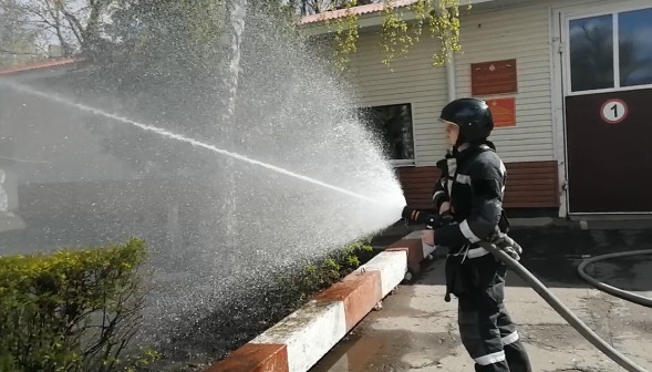 Ствол пожарный ручной перекрывной комбинированный универсальный с регулируемым расходом КУРС-2С (двухструйный)